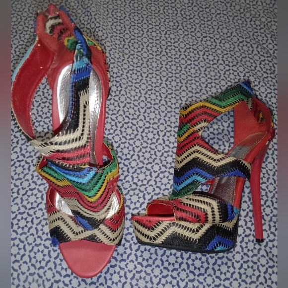 Super cute heels 👠 🥰 - Picture 3 of 8